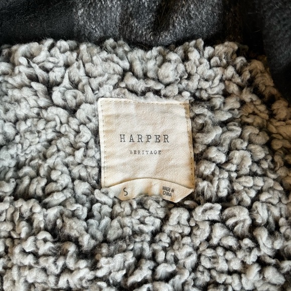 Harper Heritage checkered sherpa vest - Picture 2 of 3